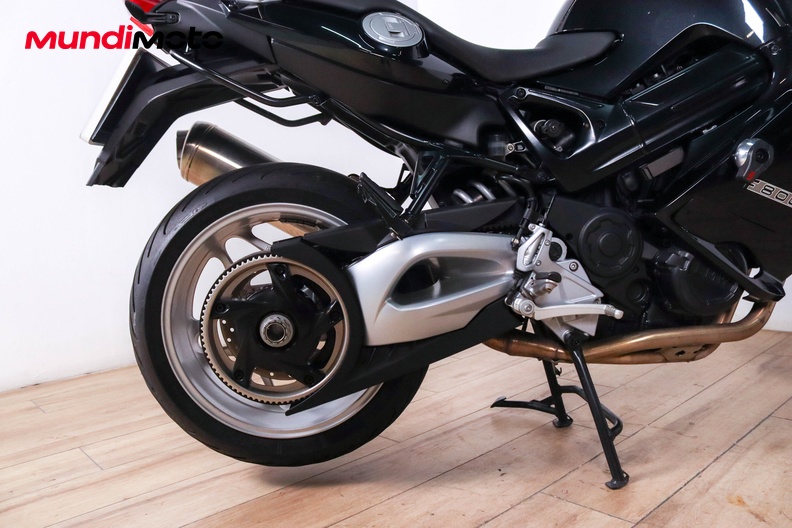 Motorbike image 3
