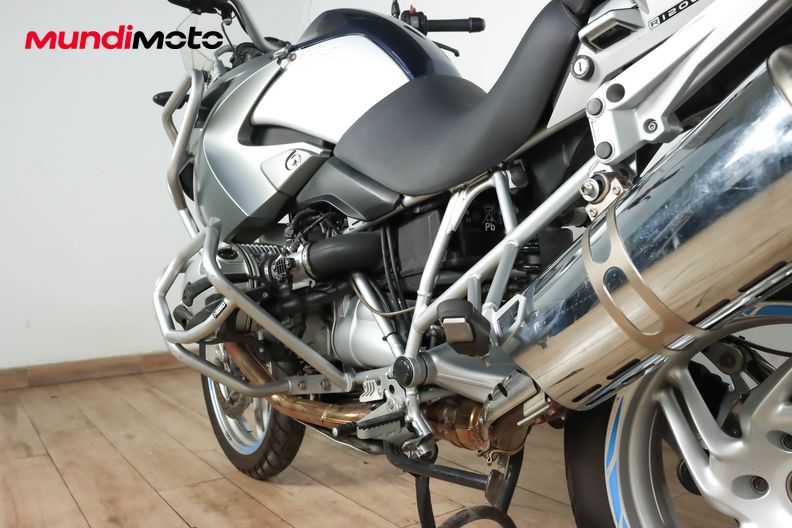 Motorbike image 9