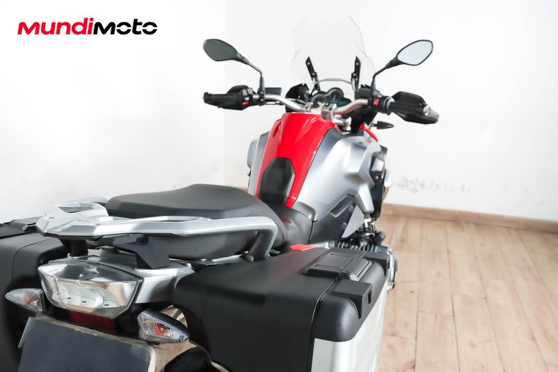Motorbike image 3