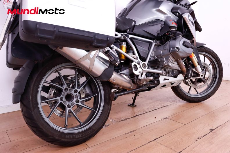 Motorbike image 3