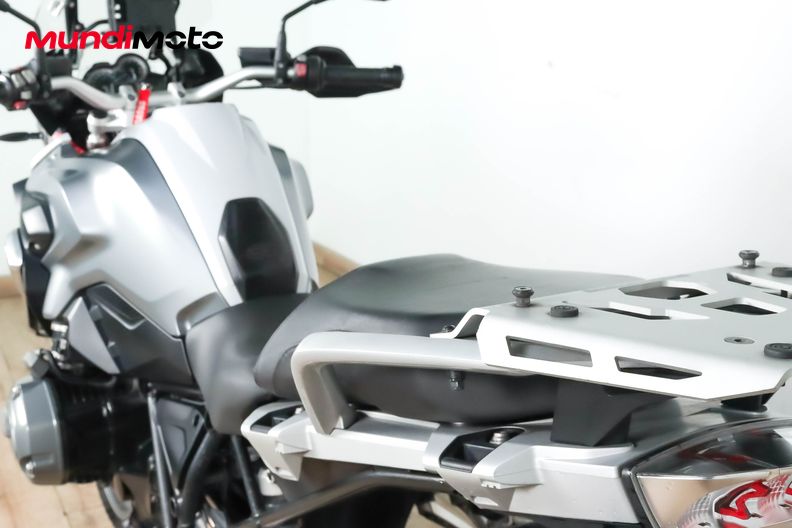 Motorbike image 9