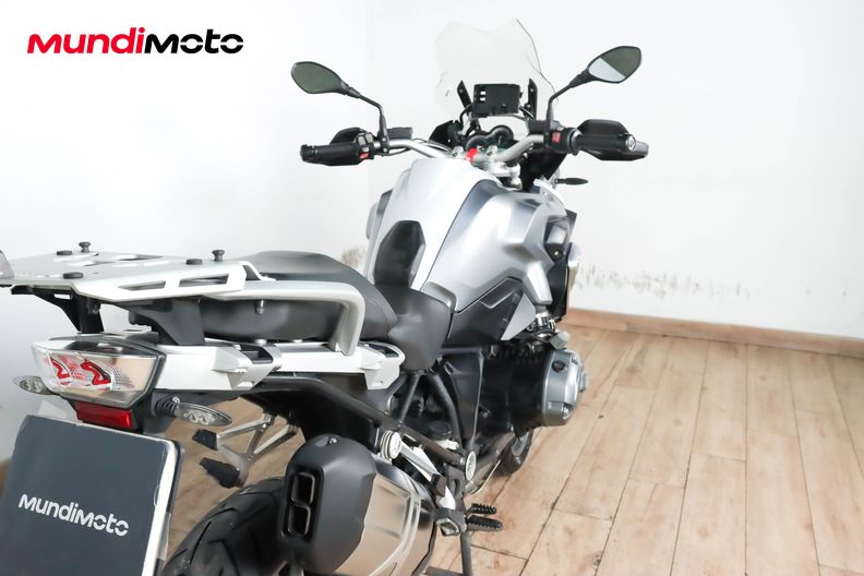 Motorbike image 3