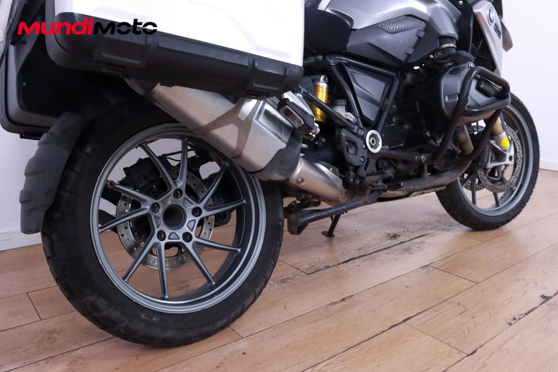Motorbike image 3