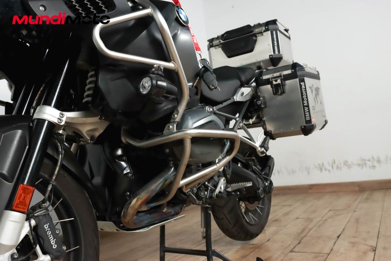 Motorbike image 9