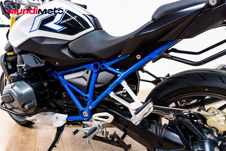 Motorbike image 8