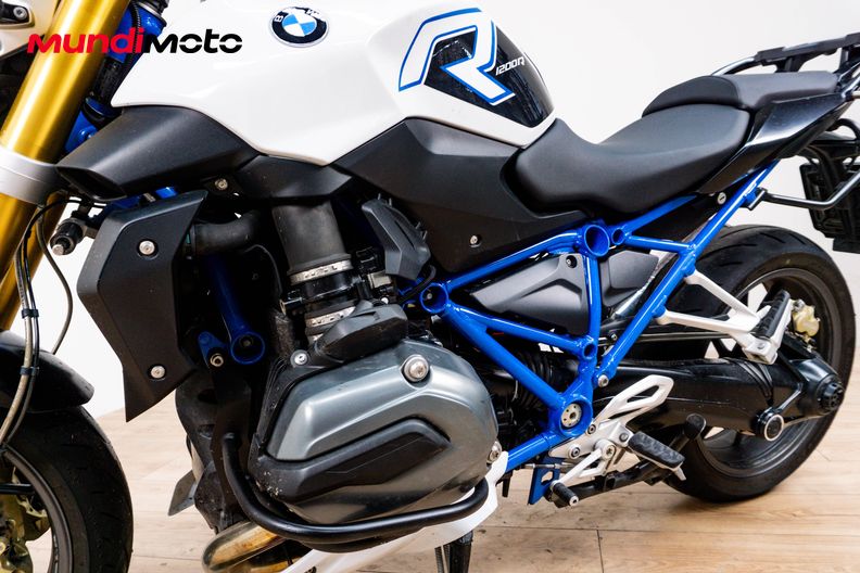 Motorbike image 9