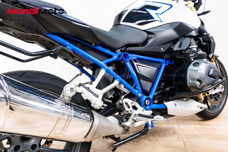 Motorbike image 3