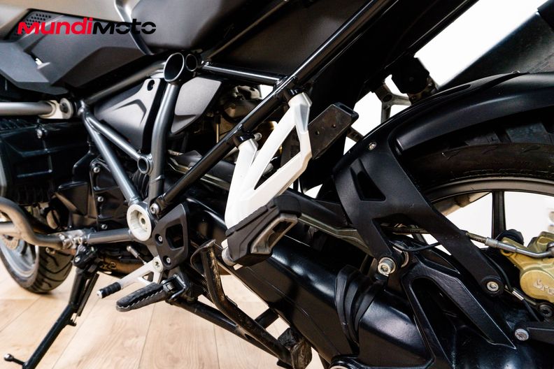 Motorbike image 8