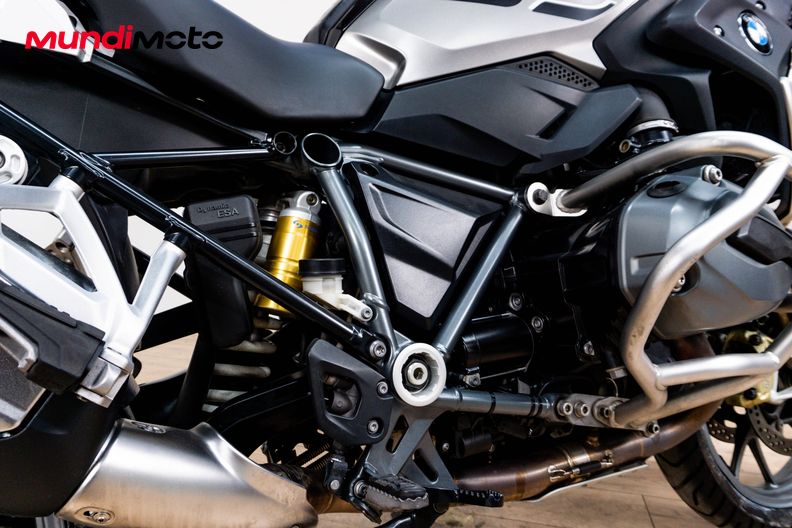 Motorbike image 3