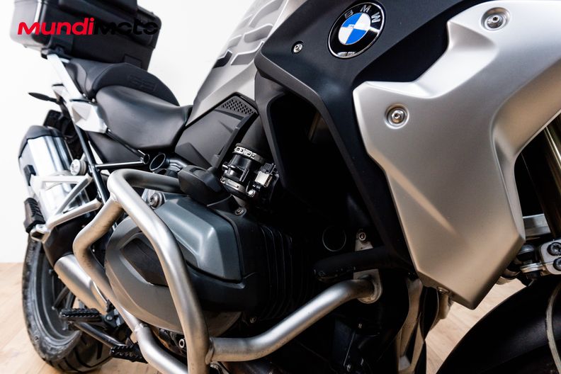 Motorbike image 4