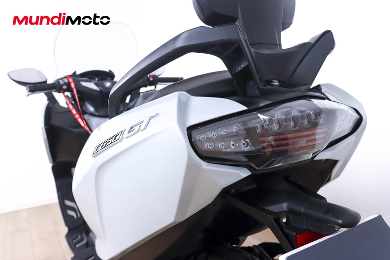 Motorbike image 9