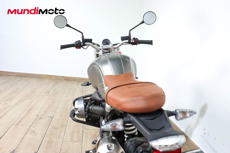 Motorbike image 9