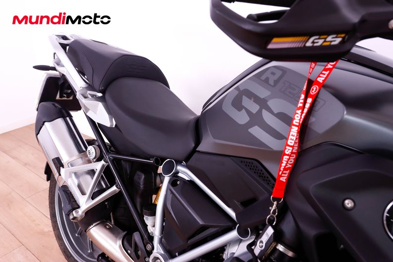 Motorbike image 13