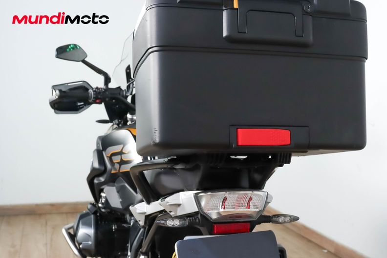 Motorbike image 9