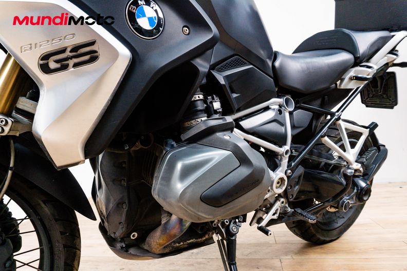Motorbike image 9