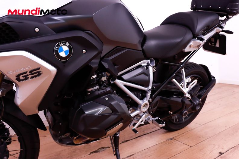Motorbike image 8