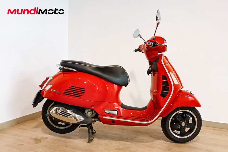 Vespa Primavera Piaggio Vespa Gts 300 Hpe Super Rosso New 2025