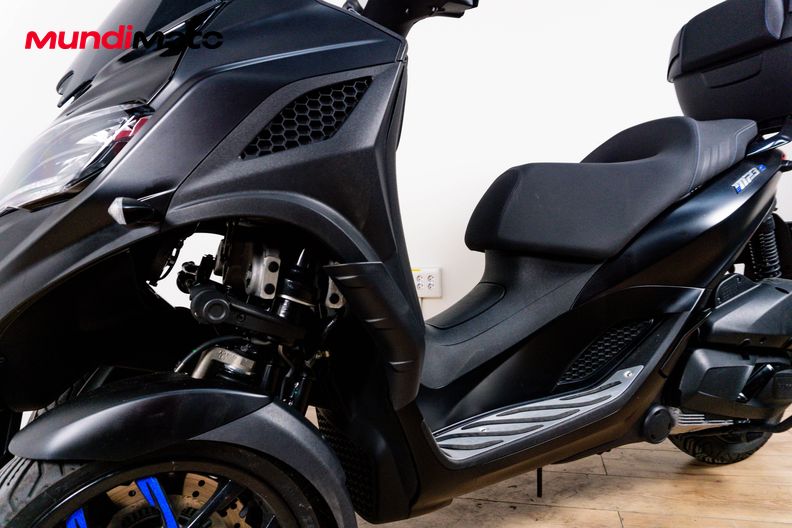 Motorbike image 9