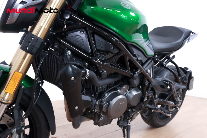 Motorbike image 9