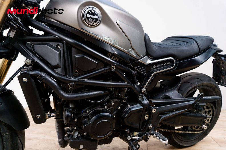 Motorbike image 9