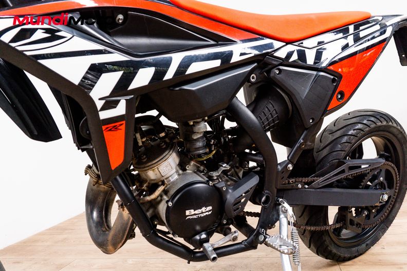 Motorbike image 9