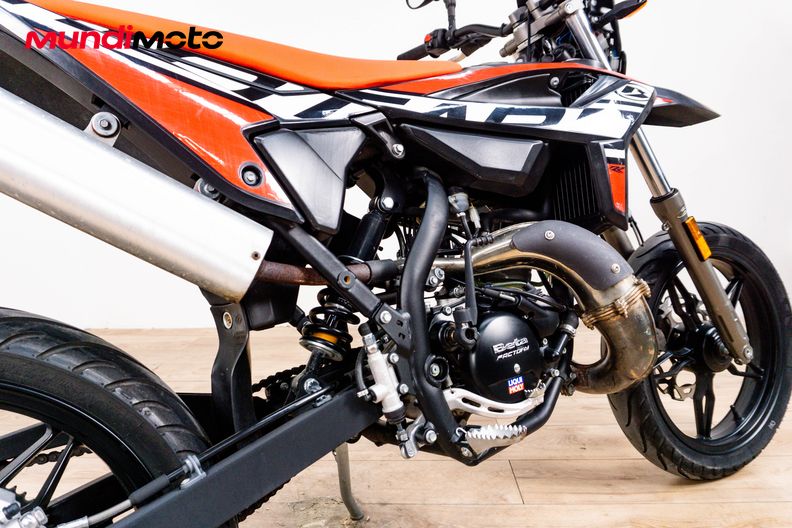 Motorbike image 3