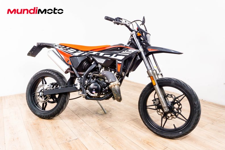 Motorbike image 1