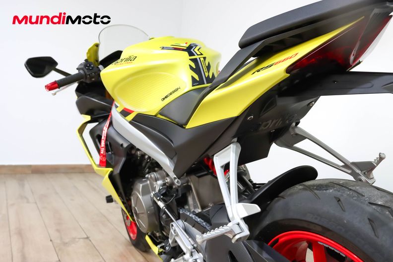 Motorbike image 9