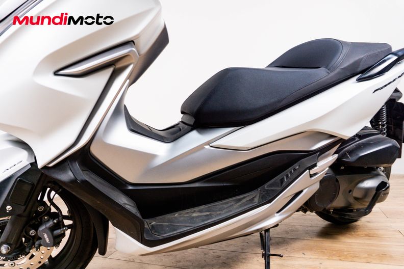 Motorbike image 9