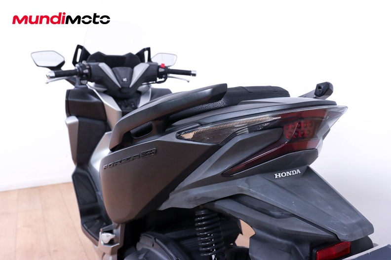 Motorbike image 9