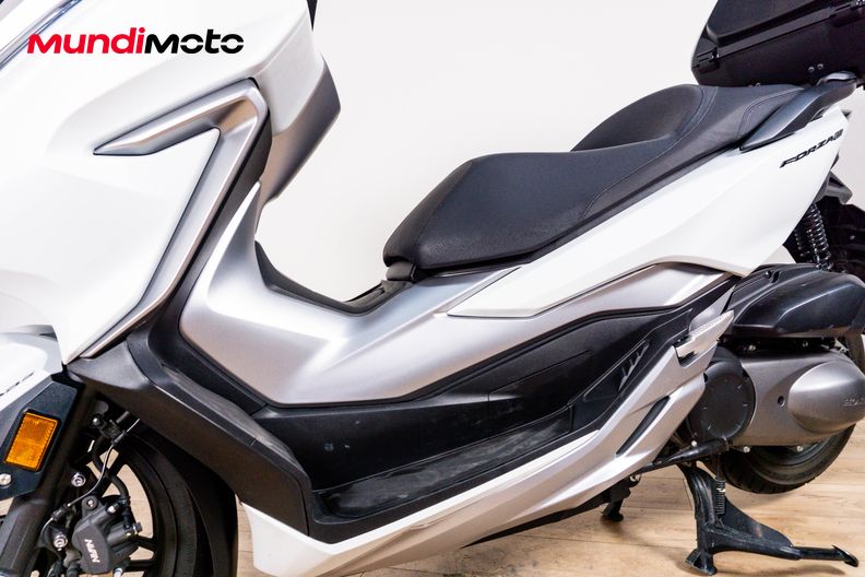 Motorbike image 9