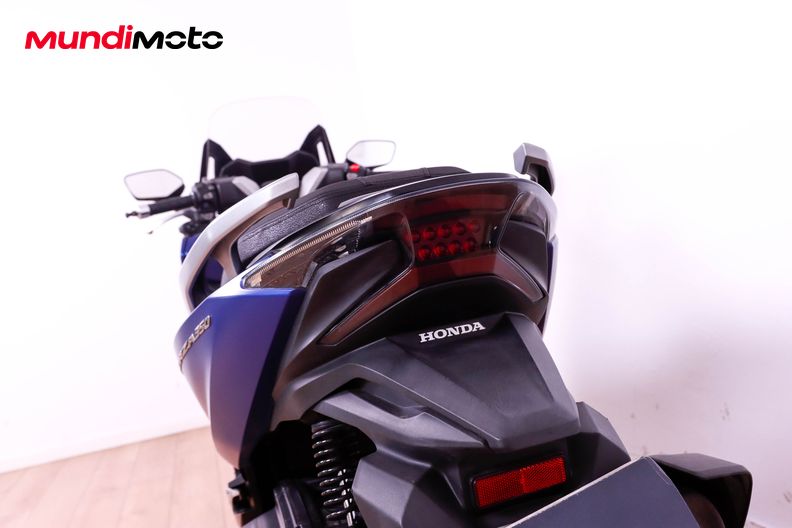 Motorbike image 9