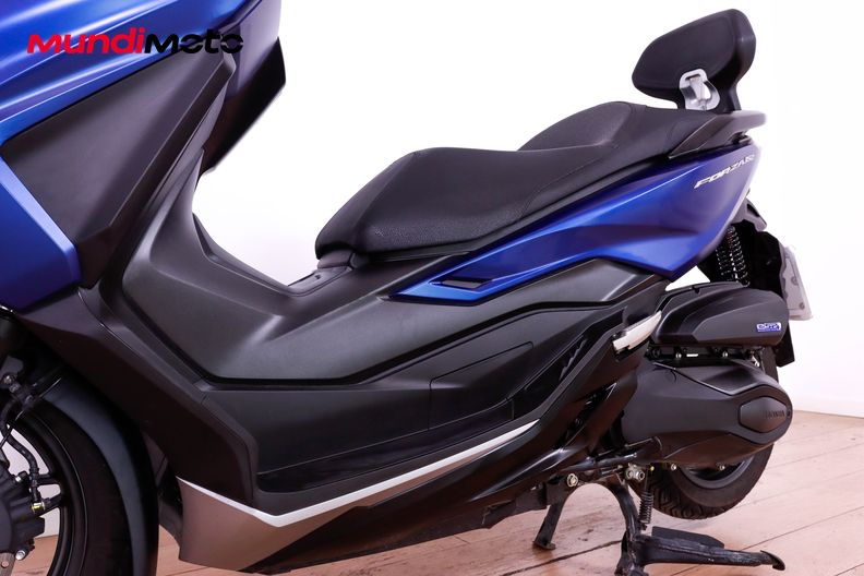 Motorbike image 8
