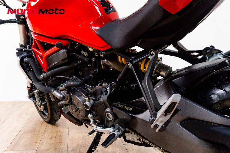 Motorbike image 8