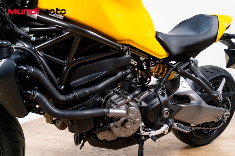 Motorbike image 9