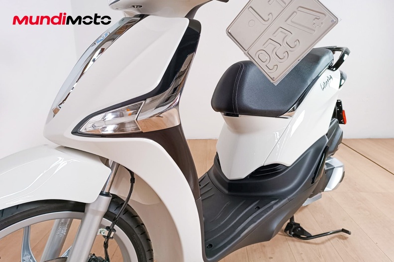 Motorbike image 9