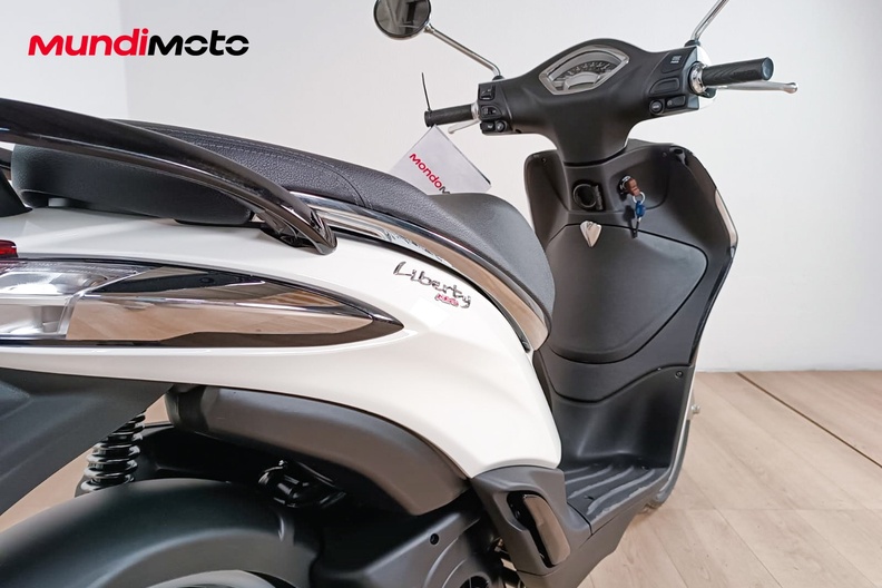 Motorbike image 3
