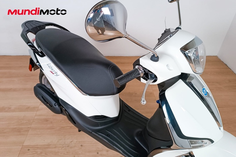 Motorbike image 4